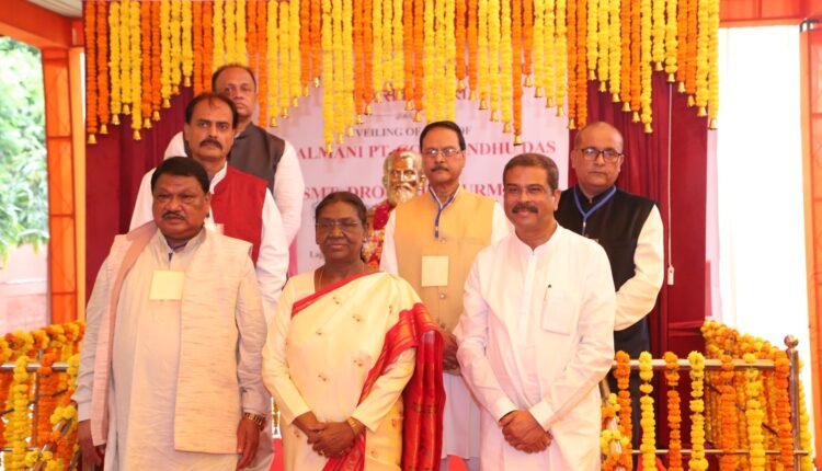 Statue of Utkalamani Gopabandhu Das unveiled in Delhi